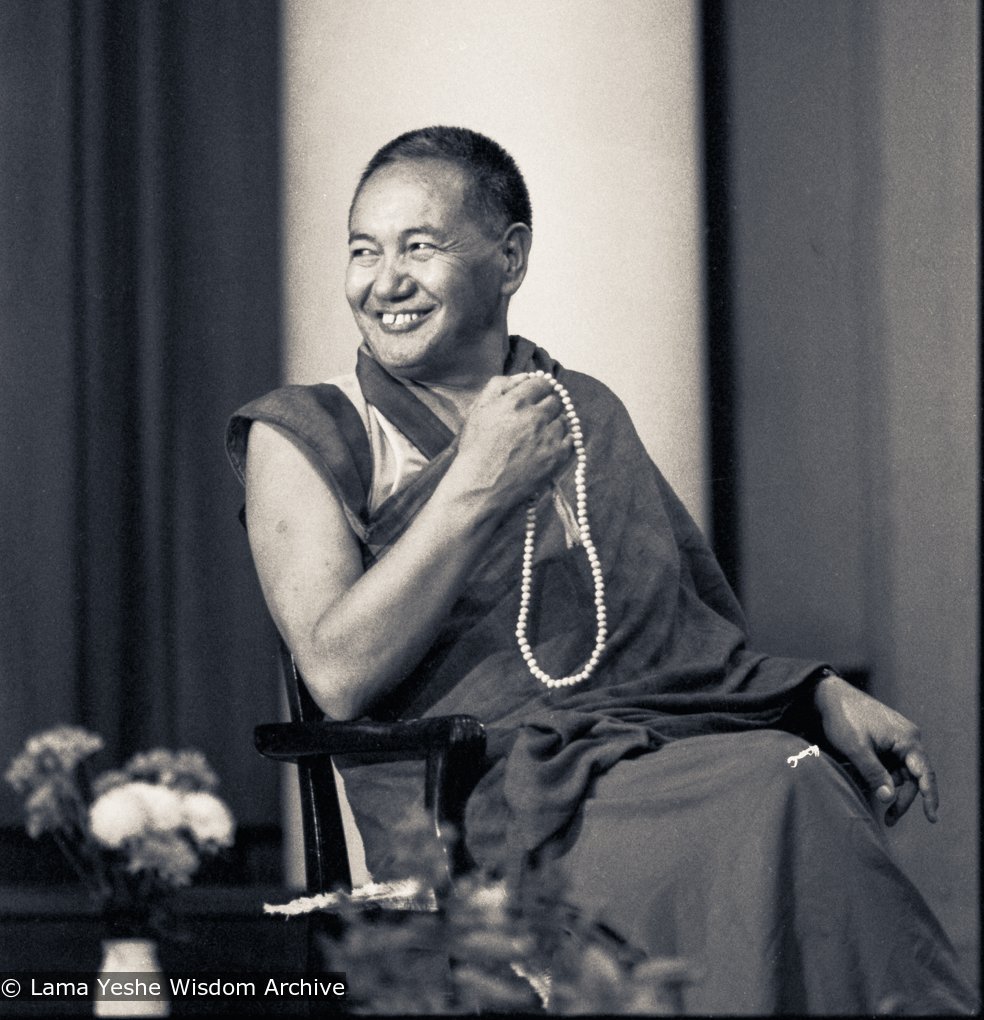 (01542_ud-3.jpg) Lama Yeshe teaching on Transferrence of Consciousness, St John's, London, 1982. Robin Bath (photographer)