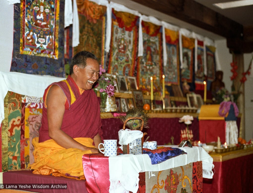 (05736_ng-3.jpg) Lama Yeshe teaching at Vajrapani Institute, Boulder Creek, California, 1983. Åge  Delbanco (photographer)