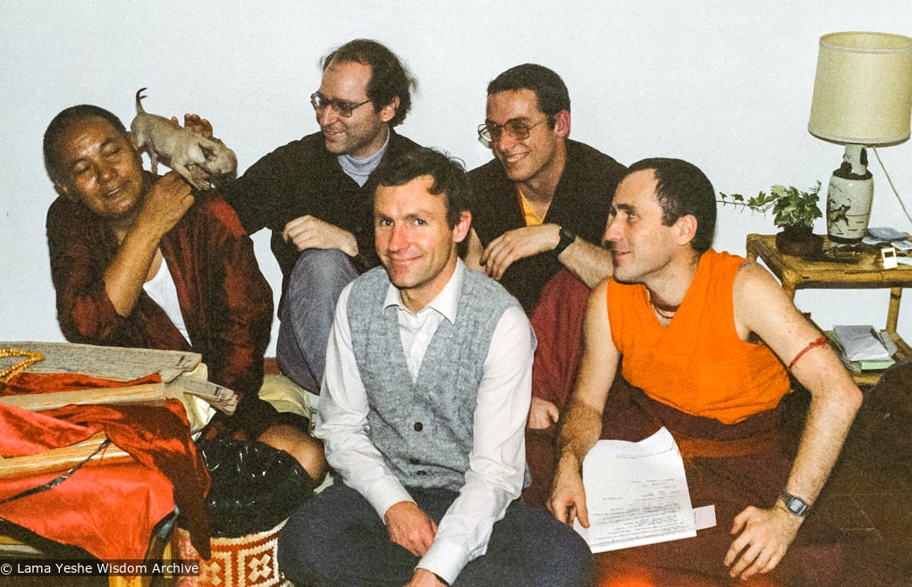 (08133_ng-3.JPG) Lama (the Chihuahua) and Lama Yeshe with Jon Landaw, Harvey Horrocks, Thubten Pende (Jim Dougherty), and George Churinoff, Istituto Lama Tzong Khapa, Pomaia, Italy, 1982.