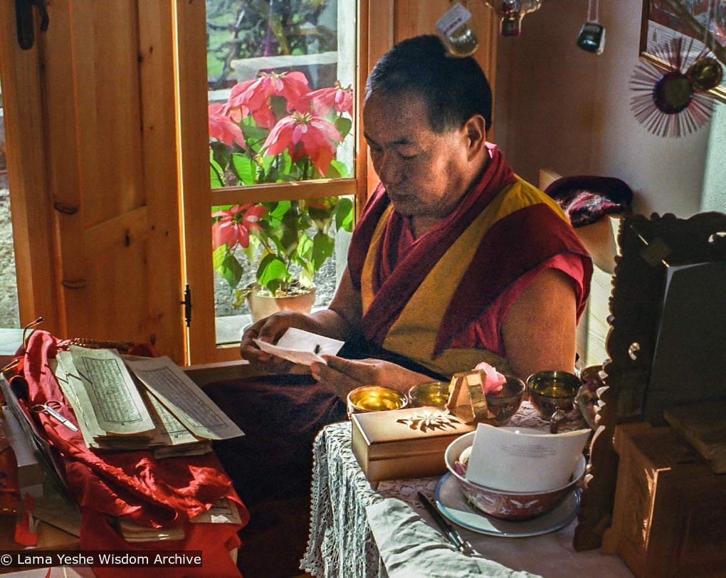 (08321_ng-3.JPG) Lama Yeshe In the villetta, Istituto Lama Tzong Khapa, Pomaia, Italy, 1983.