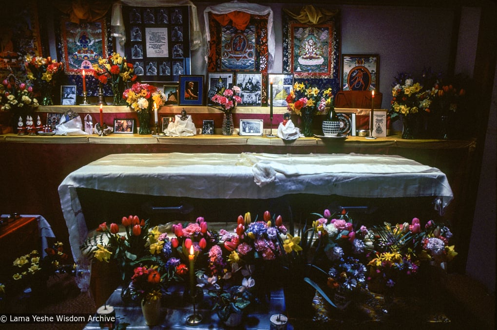 (09996_sl-3.JPG) Lama Yeshe's casket in the Vajrapani gompa, Vajrapani Institute, Boulder Creek, California, 1984. Ricardo de Aratanha (photographer)