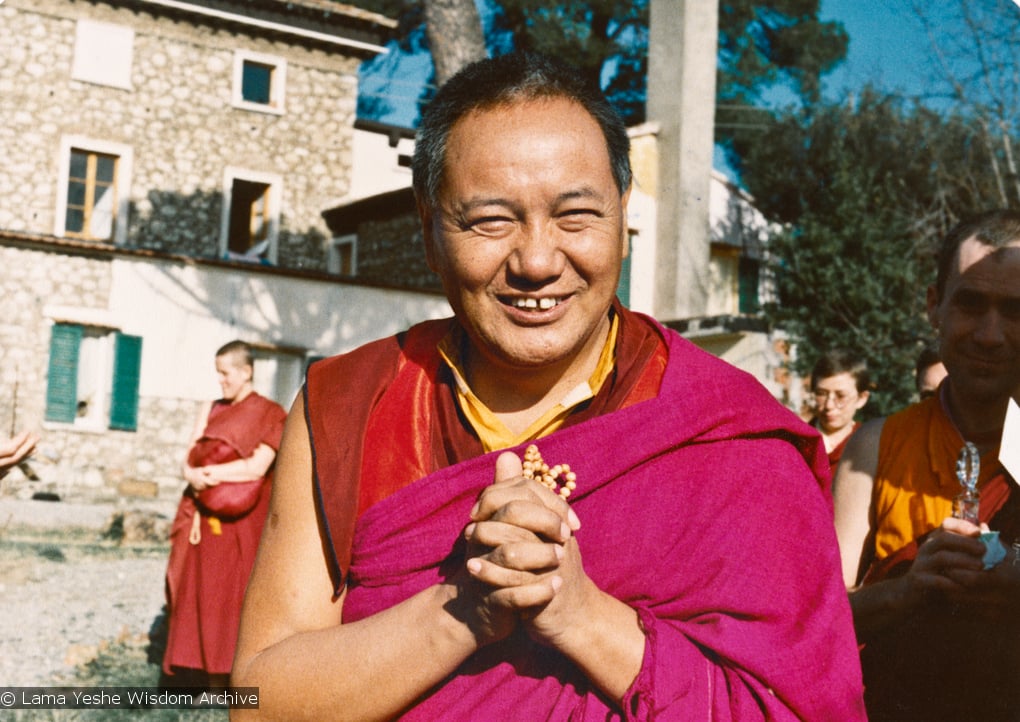 (15250_ng.psd) Lama Yeshe addressing western monks and nuns at Istituto Lama Tsongkhapa, Italy, 1983. Photos donated by Merry Colony.