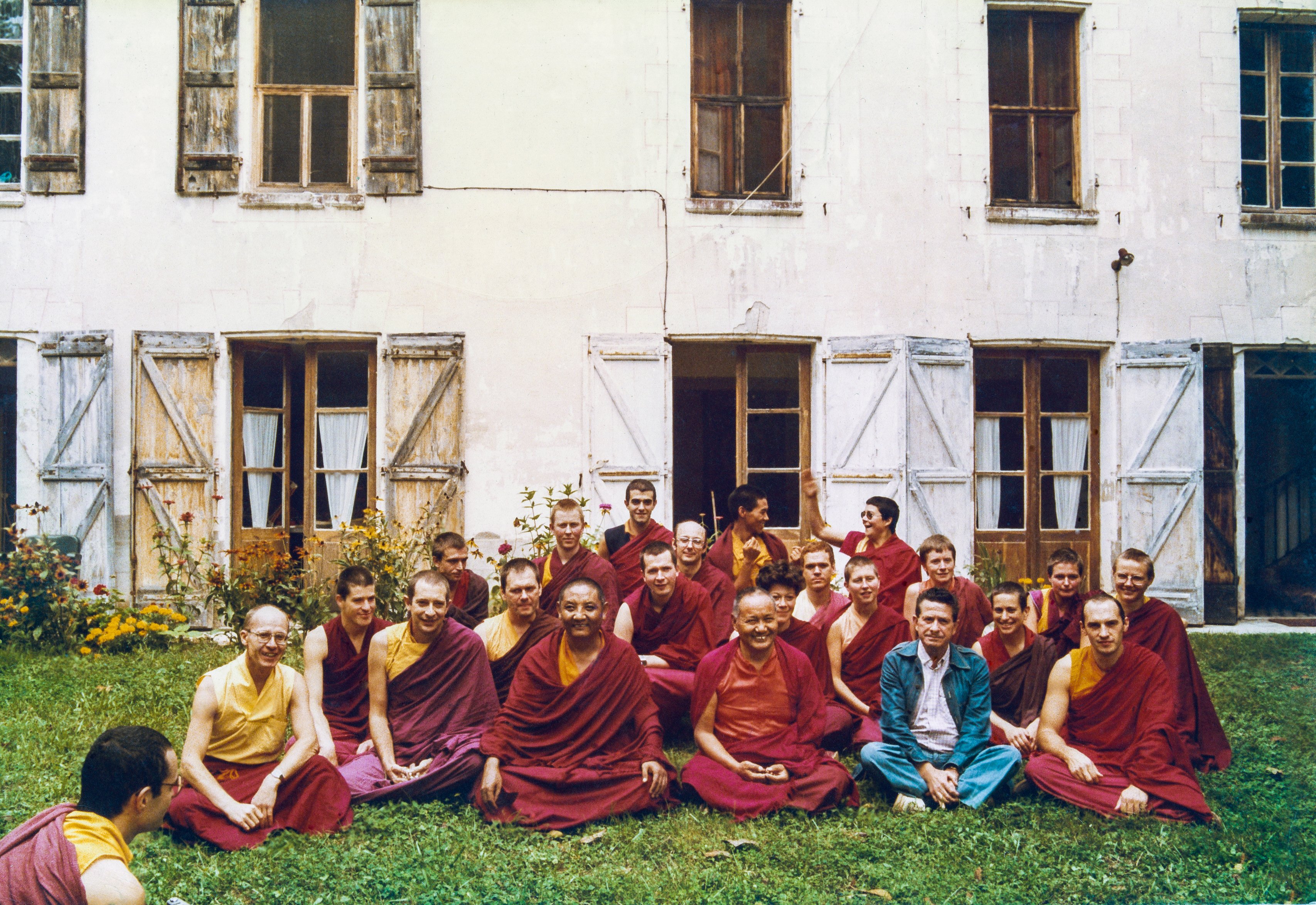 (21141_pr-3.psd) International Mahayana Institute Sangha, Nalanda Monastery, Lavaur, France, 1983. Photo includes  Adrian Feldmann (Thubten Gyatso), Chodron Thubten (Cherry Greene), Dieter Kratzer, Lama Yeshe, Merry Colony, Sangye Khadro (Kathleen McDonald), Geshe Jampa Tegchok. Included in the photo a local priest, Father Bastiani, wearing blue.