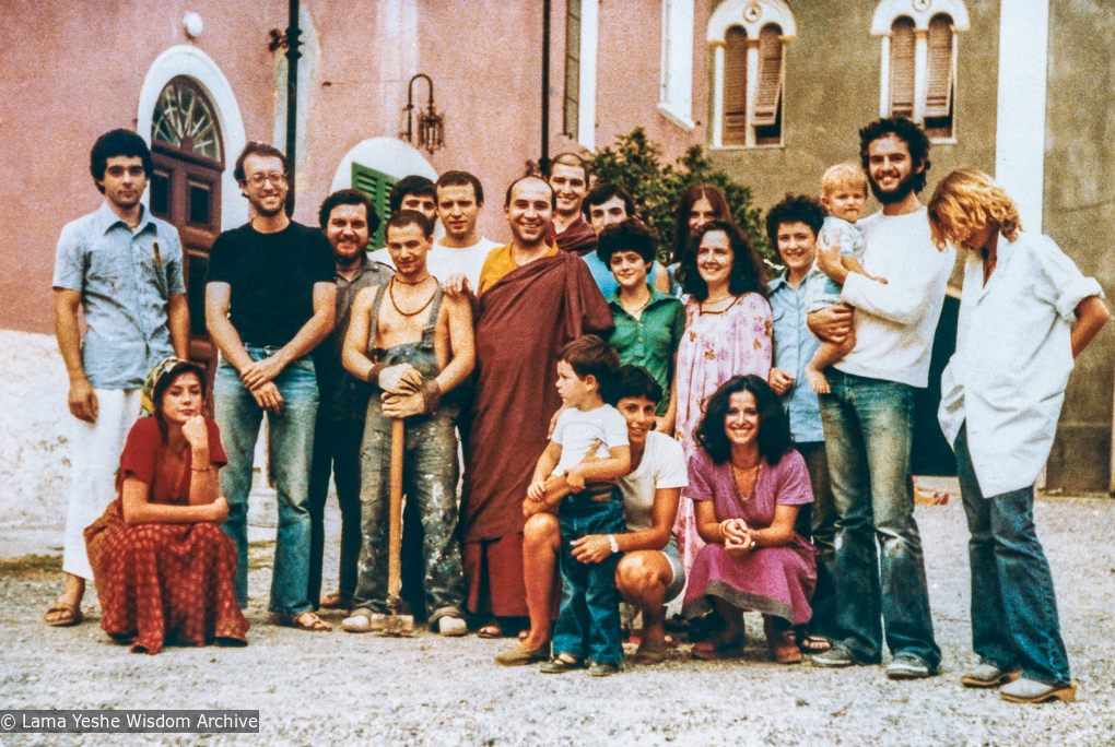 (35743_pr-3.psd) The first group of residents at Istituto Lama Tzong Khapa, Pomaia, Italy, 1977.