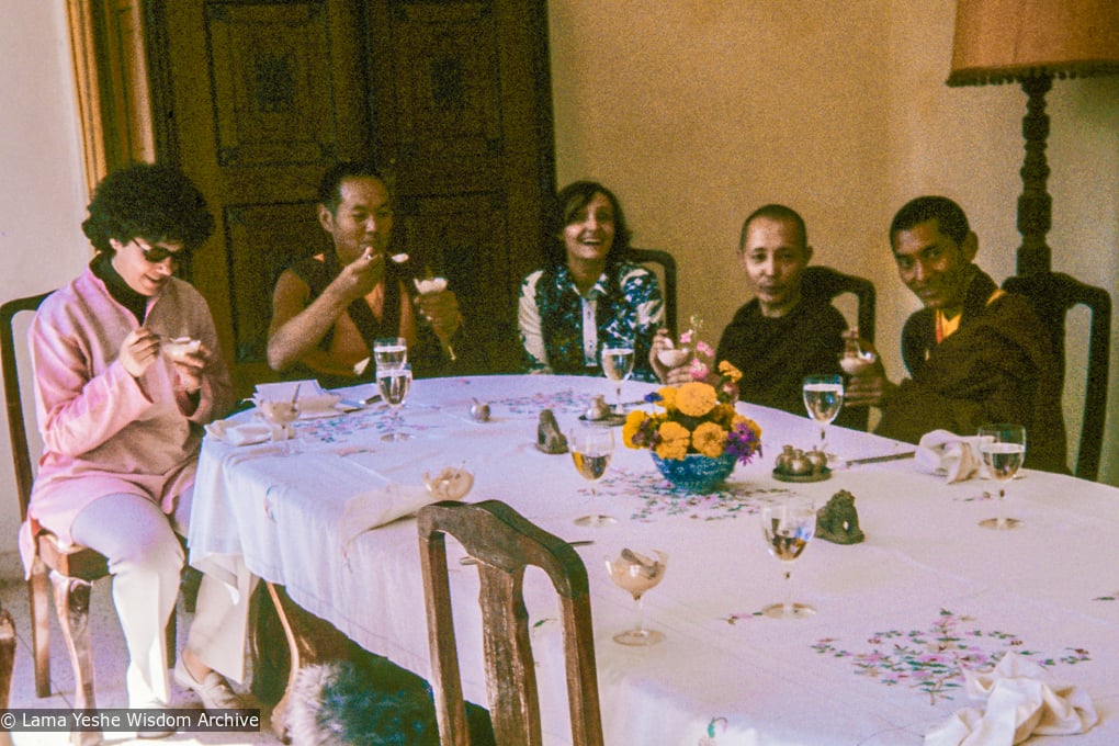 (39306_sl-3.jpg) Lama Yeshe and Lama Zopa Rinpoche with Domo Geshe Rinpoche, Angeles de la Torre and Danielle Rouch at the home of Danielle Rouch, New Delhi, Oct. 1975.