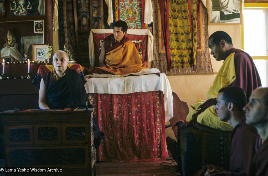 (39326_sl-3.jpg) Freda Bedi giving a Dharma teaching, Kopan Monastery, with Lama Zopa Rinpoche and Lama Yeshe, 1976.