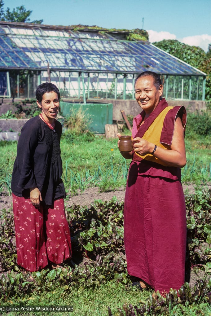 (39398_sl-3.jpg) Zia Bassam and Lama Yeshe in Manjushri Institute garden, England, 1978.