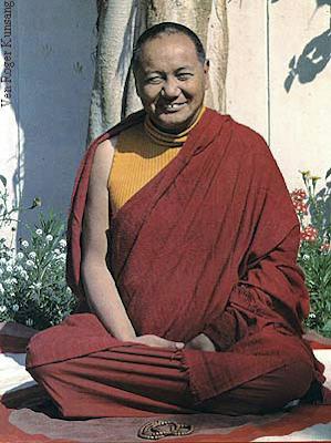 Lama Yeshe under the bodhi tree at Tushita-Delhi, India, 1979. Photo: Ven. Roger Kunsang.