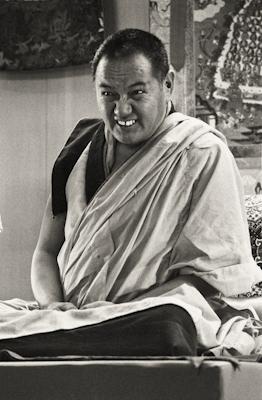 Lama Yeshe teaching at Yucca Valley, California, 1977. Photo: Carol Royce-Wilder