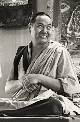 Lama Yeshe teaching at Yucca Valley, USA 1977. Photo: Carol Royce-Wilder.