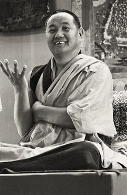 Lama Yeshe teaching in Yucca Valley, California, 1977. Photo: Carol Royce-Wilder.