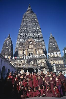 The lamas with Western Sangha and Mount Everest Centre students in Bodhgaya, 1974. 