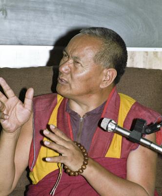 Lama Yeshe teaching at the Ethnographic Museum, Stockholm, Sweden, September 8, 1983. Photo: Holger Hjorth.

