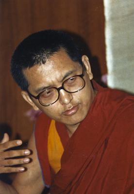 Lama Zopa Rinpoche teaching in Geneva, Switzerland, 1983. Photo: Ueli Minder.