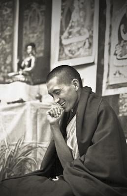 Lama Zopa Rinpoche teaching at Royal Holloway College, England, 1975. Photo: Dennis Heslop.