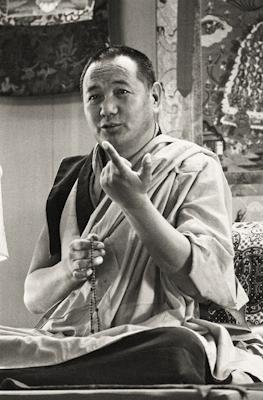 Lama Yeshe teaching in Yucca Valley, 1977. Photo by Carol Royce-Wilder.