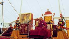 (06462_sl-3.JPG) Lama Yeshe teaching during H.H. 14th Dalai Lamas' visit to Institut Vajra Yogini, France, 1982. Elisabeth Drukier is on the left.