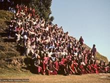 (07696_ng-2.psd) Group portrait at the end of the Ninth Meditation Course, Kopan Monastery, Nepal, 1976. To the left of Lama Yeshe is Yangsi Rinpoche, to the right of Lama Zopa Rinpoche is Lama Lhundrup and Lama Pasang.