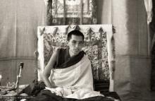 (07735_ng-2.psd) Lama Zopa Rinpoche teaching during the 9th Meditation Course, Kopan Monastery, Nepal, 1976.