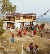 (13294_pr-2.psd) Group photos from the Fourth Meditation Course, Kopan Monastery, Nepal, 1973. Photo by Christine Lopez.