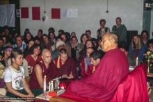 (13773_ud-3.jpg) Lama Yeshe teaching at Gandhi Ashram, Bodhgaya, India, 1982. Dieter Kratzer (photographer)