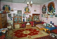 (15183_sl.psd) Lama Yeshe's big room at Tushita Retreat Centre. A nun named Ani Jampa painted the deities on the walls. Photo by Adele Hulse taken in the mid-1980s.