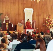 (15224_pr.psd) Lama Yeshe teaching in Geneva, Switzerland, 1983. Photos by Ueli Minder.