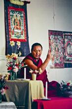 (16702_ng.psd) Lama Yeshe teaching at Olinda, Australia. On 29 July 1976 Lama Yeshe gave a public lecture in Melbourne. That same evening a weekend course for eighty commenced at Olinda in the Dandenong Ranges outside the city.