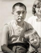 (25304_ng.TIF) Lama Zopa Rinpoche relaxing with children and students at Waterlow Park, Highgate,  London, 1983. Photos by Robin Bath.