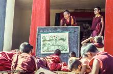 (39321_sl-3.tif) Lama Yeshe teaching Mount Everest Center students, Kopan Monastery, 1976.