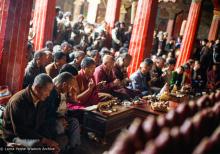 (39513_ud-3.tif) Lama Yeshe at the Jokhang Temple performing Guru Puja, 1982.