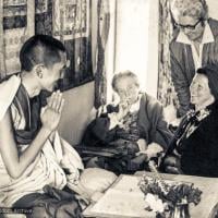 (01212_ud-3.psd) Lama Zopa Rinpoche and Bea Ribush during the Fourth Meditation Course, Kopan Monastery, Nepal, 1973. Bea Ribush is a devoted student of the lamas who became instrumental in establishing Dharma centers in Australia. Also seated in the photo is Lady Amabel Williams-Ellis.