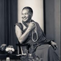 (01542_ud-3.jpg) Lama Yeshe teaching on Transferrence of Consciousness, St John's, London, 1982. Robin Bath (photographer)