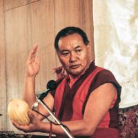 (04244_sl-2.psd) Lama Yeshe teaching in Geneva, Switzerland, 1983. Photos by Ueli Minder.