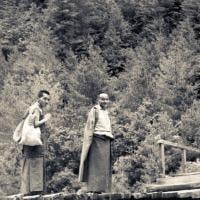 (07631_pr-2.psd) Lama Yeshe and Lama Zopa Rinpoche on the road to Lawudo Retreat Centre, Nepal, 1973. Lama Zopa Rinpoche is on the left in the photo.