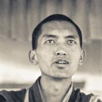 (07702_ng-2.psd) Lama Zopa Rinpoche teaching at the Sixth Meditation Course, Kopan Monastery, Nepal, 1974. Photo by Ursula Bernis.