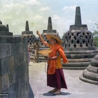 (08151_ng.JPG) Lama Yeshe at Borobodur, Java, 1979.