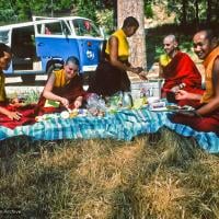 (12673_sl-3.tif) Picnic with the lamas, Lake Arrowhead, 1975. From left to right: Lama Zopa Rinpoche, Thubten Wongmo (Feather Meston), Max Mathews, Nick Ribush, and Lama Yeshe. This photo is from a three week retreat the lamas taught at Camp Arrowpines on Lake Arrowhead, east of Los Angeles, USA, 1975. Photo by Carol Royce-Wilder.