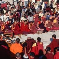 (12833_sl-3.jpg) Sangha doing puja at Boudhanath, Nepal, 1979. Murray Wright (photographer)