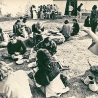 (13287_pr-2.psd) Group photos from the Fourth Meditation Course, Kopan Monastery, Nepal, 1973. Photo by Christine Lopez.