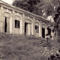 (15052_pr-1.psd) The old house at Kopan, 1969, before construction of Kopan Monastery, the primary teaching site for Lama Yeshe and Lama Zopa Rinpoche.