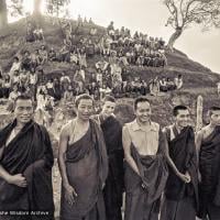 (15201_ng.psd) Anila Ann, Lama Yeshe, Lama Zopa Rinpoche, and Lama Lhundrup in group photos from the Fourth Meditation Course, Kopan Monastery, Nepal,1973. The two monks on the left are from Sera Monastery, India — Lama Lhundrup is on the far right.