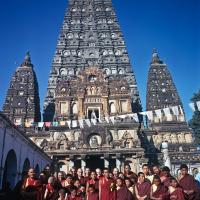 (15859_pr.psd) The lamas along with new western monks and nuns posing with the Mount Everest Center students in Bodhgaya, India, 1974. Photo includes Daja Meston (Thubten Wangchuk), Kyabje Zopa Rinpoche, Lama Yeshe, Lama Lhundrup Ringsel, Nick Ribush, and Lama Pasang Tsering.