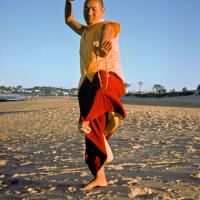 (15924_sl.psd) Lama Yeshe dancing/debating on the beach after the month-long course at Chenrezig Institute, Australia, 1975. Photo by Anila Ann.