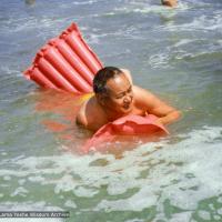 (17355_pr-3.tif) Lama Yeshe at the beach, California,1983. Åge  Delbanco (photographer)