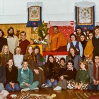 (17521_pr-3.psd) Lama Yeshe teaching a 5 day course on the Nature of Mind, Auckland, June, 1977. Ecie Hursthouse (donor)