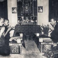 (18132_pr-3.psd) Memebers of IMI Sangha Nick Ribush, Chris Kolb (Ngawang Chötak), Ron Brooks and Thubten Pende (Jim Dougherty) doing morning puja in Zina's old room, Kopan Monastery, 1974.