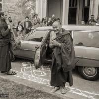 (20889_ng-1.psd) Lama Yeshe arriving at Manjushri Institute summer, 1979. On the left is Piero Cerri. Brian Beresford (photographer)