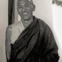 (21768_ud-3.psd) Geshe Thinley, Kopan Monastery, 1980. Merry Colony (donor)