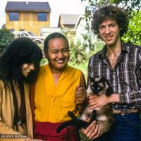 (29811_ud-3.jpg) Lama Yeshe with Gwendolyn and Bradley Dobos, Seattle, 1978.